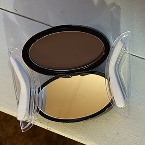 Dual-Tone Compact dark brown for eyebrows.